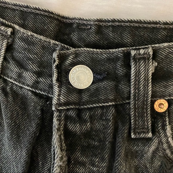 Vintage | Levi’s | Denim Shorts — Size 25/26 - Picture 3 of 12